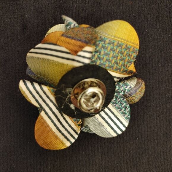 MEN'S LARGE MULTI-COLOR LAPEL FLOWER. - Picture 2 of 2